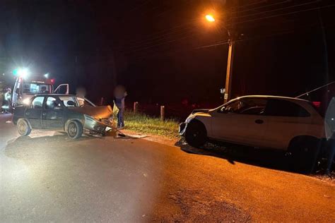 Condutor embriagado causa colisão frontal duas pessoas feridas em