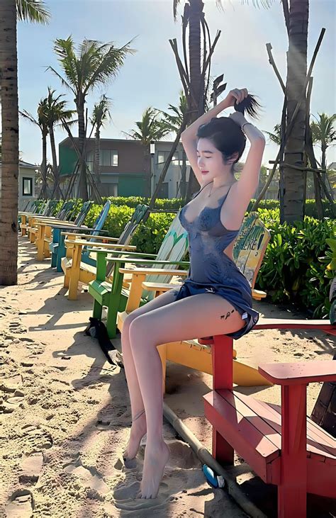 Hot girl đình đám 1 thời Elly Trần khoe đường cong nóng bỏng ở tuổi U40 ngày càng đẹp hơn sau