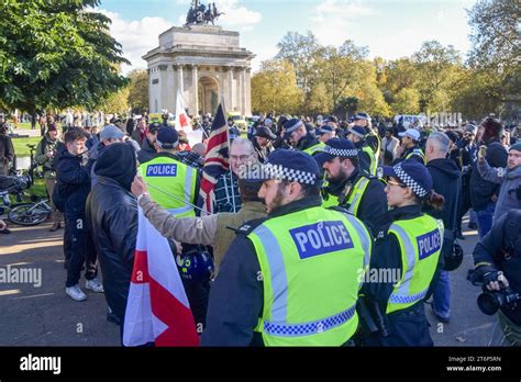 11 November 2023 London England Großbritannien Polizei zerstreut