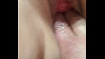 estirando el coño mojado de la esposa XVIDEOS