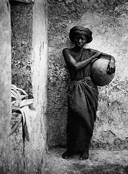 File:Servant or slave woman in Mogadishu.jpg - Wikipedia