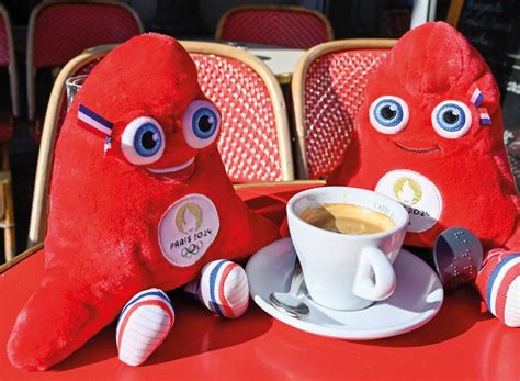 Peluche Mascotte Officielle Jo Paris Doudou Et Compagnie