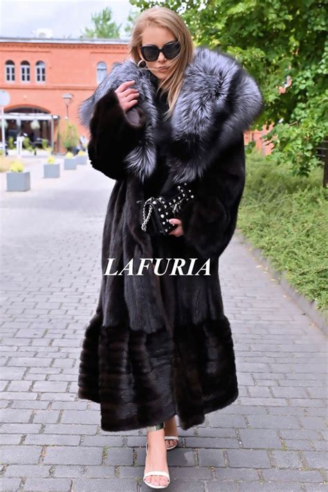 Pin By Lescheave On La Furia Fur Outlets Mink Fur Coat Fur Coat Coat