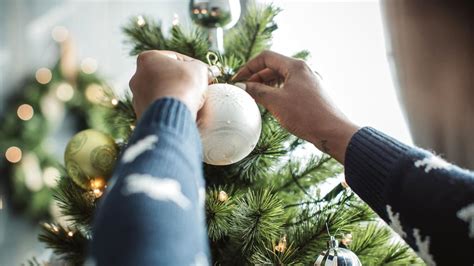 Weihnachtsbaum schmücken So wird es im Wohnzimmer festlich STERN de