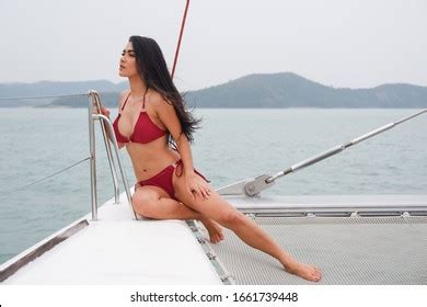 Sexy Women Red Bikini On Yacht стоковая фотография редактировать 1438884968 Shutterstock