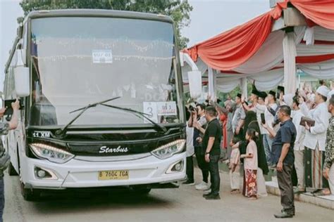 Jamaan Calhaj Asal Karawang Mulai Diberangkatkan Ke Tanah Suci Antara