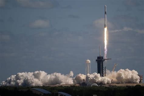 Vídeo Nasa e SpaceX lançam foguete rumo à Estação Espacial Metrópoles