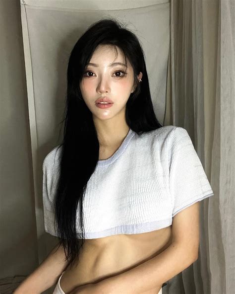 Korean Celebs Who Boldly Joined The Under Boob Fashion Trend