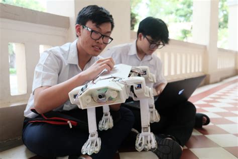 Học sinh chế tạo robot cứu hộ nhận giải quốc tế - Tuổi Trẻ Online
