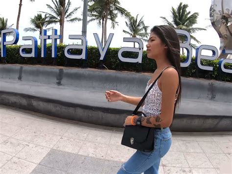 Harter Sex mit zierlicher thailändischer Amateur Teen Freundin Süße