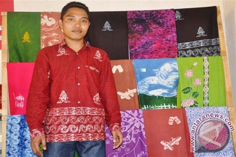 Perajin Lombok Timur Kembangkan Batik Sasambo Antara News Mataram