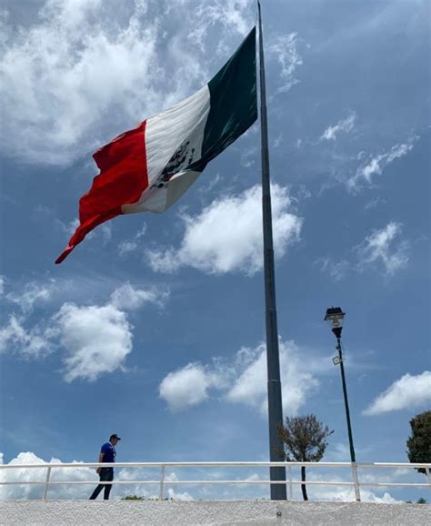 El Asta Y La Bandera Nacional De La Ciudad De Iguala Imperdible Que Es