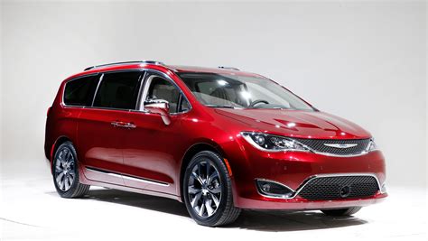 Fiat Chrysler Says New Pacifica Minivan Is Monumental Leap