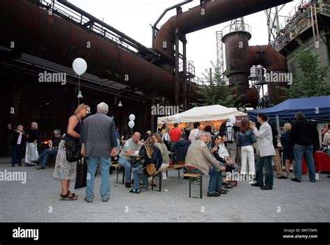 Nord Duisburg Landschaftspark Bei Nacht Fotos Und Bildmaterial In