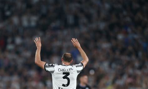 Così Lo Juventus Stadium Ha Salutato Chiellini E Dybala Fotogallery Olycom