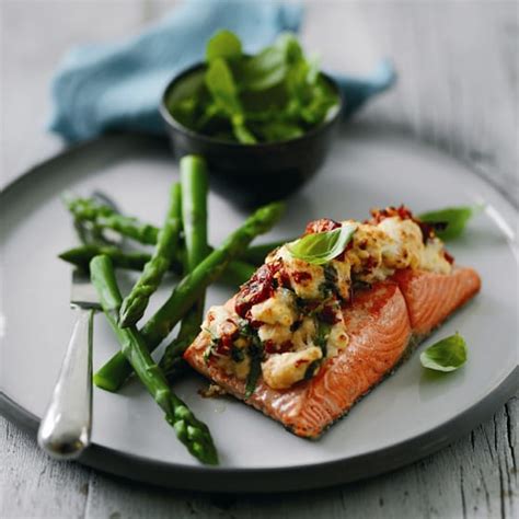 Wilde Alaska Zalm Met Zongedroogde Tomaat En Parmezaanse Kaas Jumbo