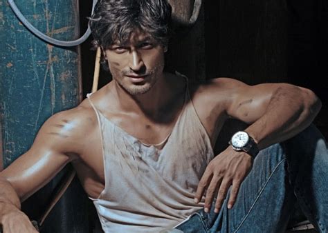 Vidyut Jammwal thrills with jaw-dropping stunts in Commando