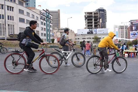 Día Del Peatón La Contaminación Atmosférica Bajó A La Mitad En La Paz La Razón