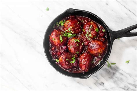 Митболы с клюквенным соусом