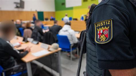 Trier Prozess Um Angriff Auf Polizisten Urteil Gesprochen