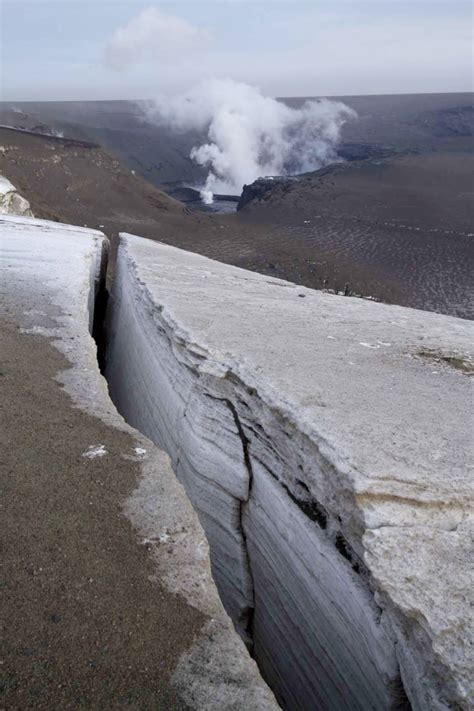 Icelands Grimsvotn Volcano Erupts