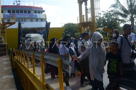 Arus Balik Liburan Di Pelabuhan Penyeberangan Aceh Antara Foto