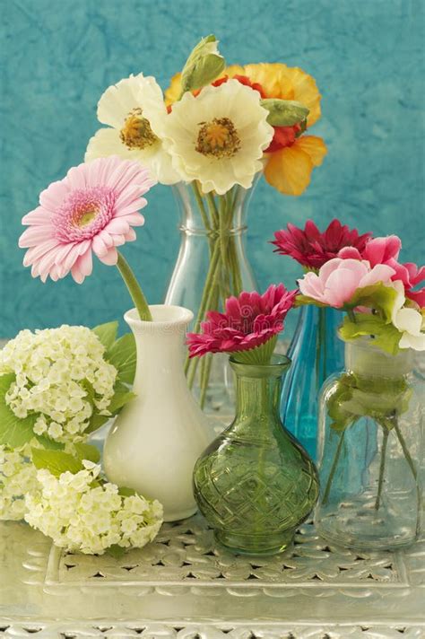 Stilleven Van Vazen Met Bloemen Stock Afbeelding Image Of Huis Leven