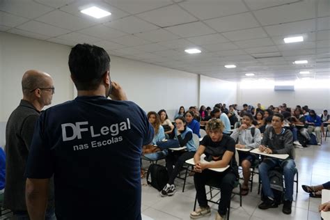 Programa DF Legal nas Escolas leva importância da fiscalização a alunos