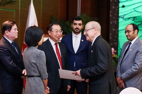 Bahrain S Ambassador To China Presents Prince Salman Bin Hamad Medal Of