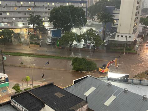 Temporal causa alagamentos queda de energia e árvores em Campinas