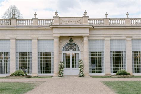 Modern Elegance at Rushton Hall With Pastel Flowers - Rock My Wedding