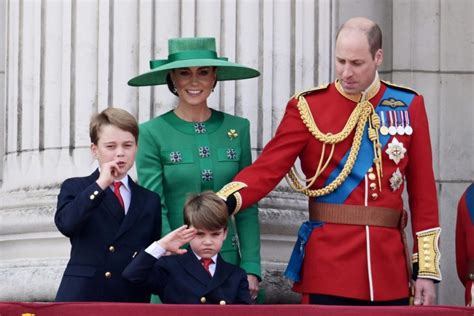 Filhos de Príncipe William e Kate roubam a cena na festa do Rei Charles III