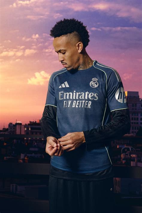 El nuevo Bernabéu inspira la segunda equipación del Real Madrid para la