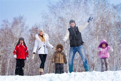 Familie Im Winter Stockbild Bild Von M Dchen Tochter