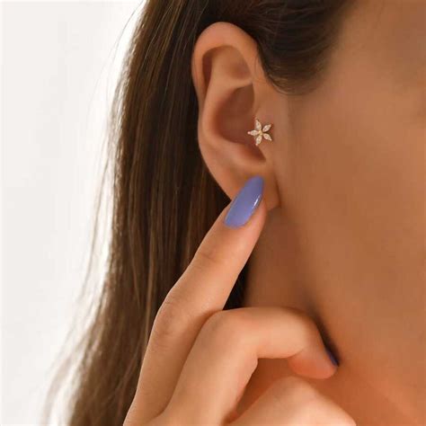 Gold Flower Tragus Cartilage Earring Lizay