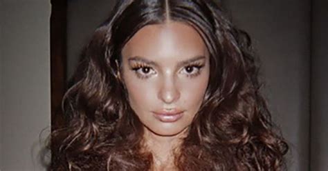 Emily Ratajkowski Poses Nude In White Bedsheets Marry Me Daily Star