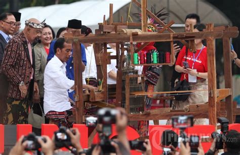 Presiden Joko Widodo Hadiri Festival Sarung Indonesia 2019 Foto 6