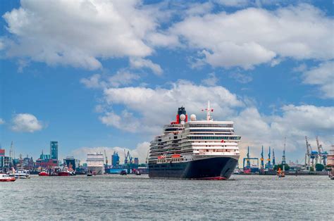 In Hamburg Parken Und Mit Aida Msc Preziosa Ablegen