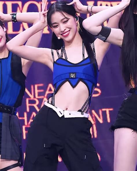 Ryujin Sneakers Ryujin Full Body Pic Celebrity Outfits Itzy Body Goal