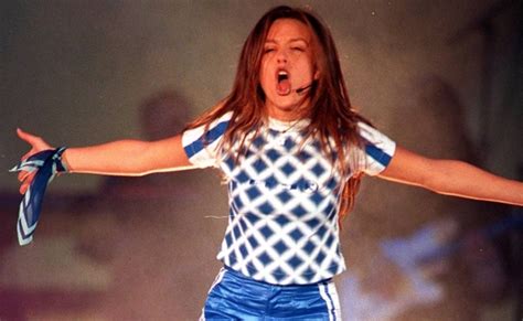 Fey Celebra Sus A Os En Bikini Y Luce Por Lo Menos A Os Menor