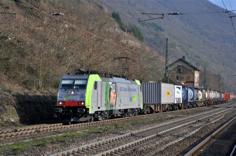 BLS 504 486 504 durchfährt am 08 03 14 mit einem Containerzug auf der