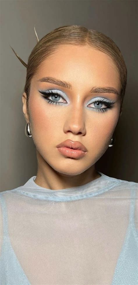 Gorgeous Holiday Makeup Ideas Creamy Matte Blue Eyeshadow