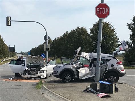 Mann Stirbt Bei Schwerem Autounfall In Vorpommern