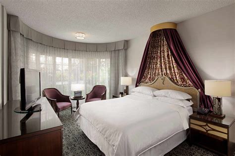 Anaheim Majestic Garden Hotel Near Disneyland® Resort