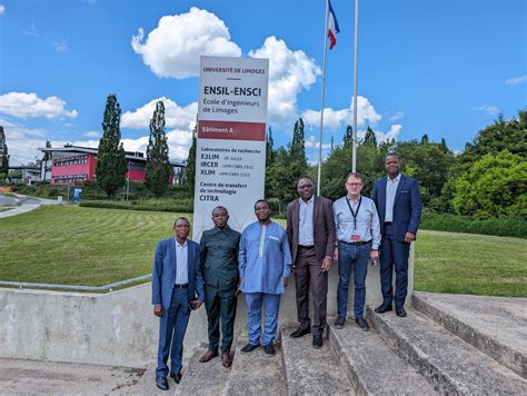 International Signature D Une Convention De Partenariat Avec L Ecole