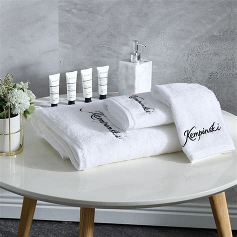 Hotel White 100 Cotton Towels Set With Customized Logo China Bath