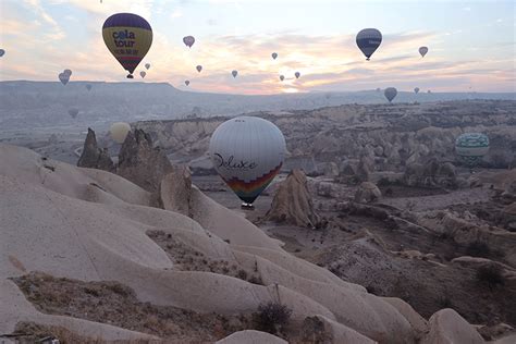 Kapadokya Da Ge En Y L Binden Ok Turist Balon Turuna Kat Ld