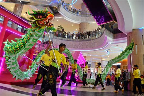 Melihat Atraksi Barongsai Di Pusat Perbelanjaan Jakarta Republika Online