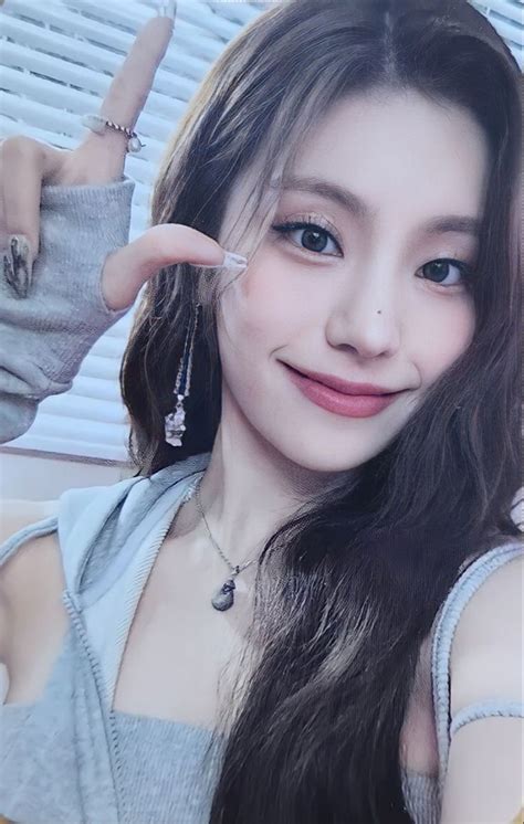 Itzy Yeji Photocard Scan Itzy Photocard Cheshire