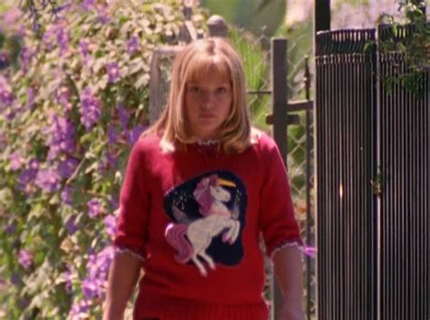 25 Of The Most Iconic Lizzie Mcguire Looks Of All Time Lizzie Mcguire